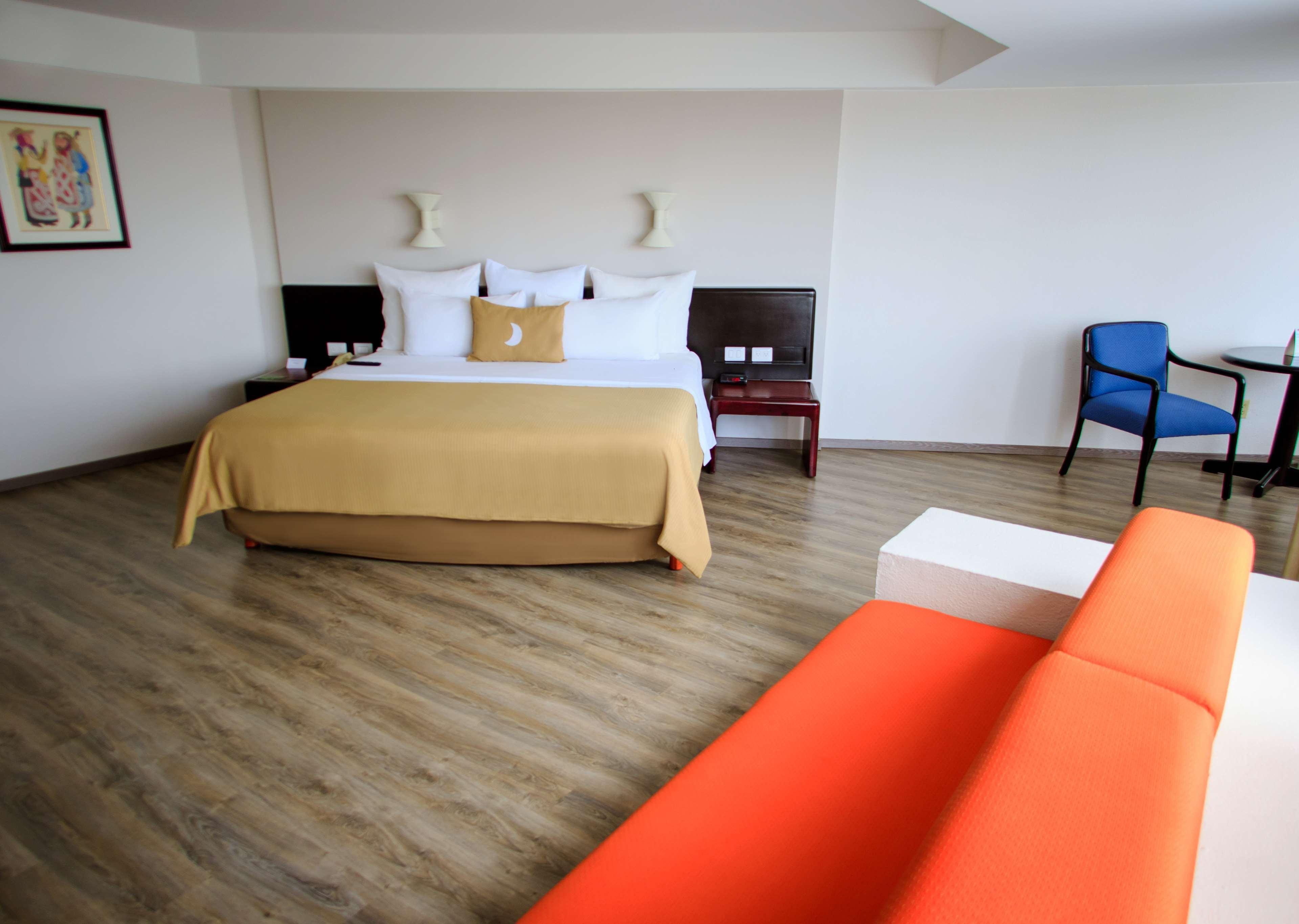 Grand Cantalagua Hotel Morelia, BW Signature Collection Exterior foto A room at the hotel