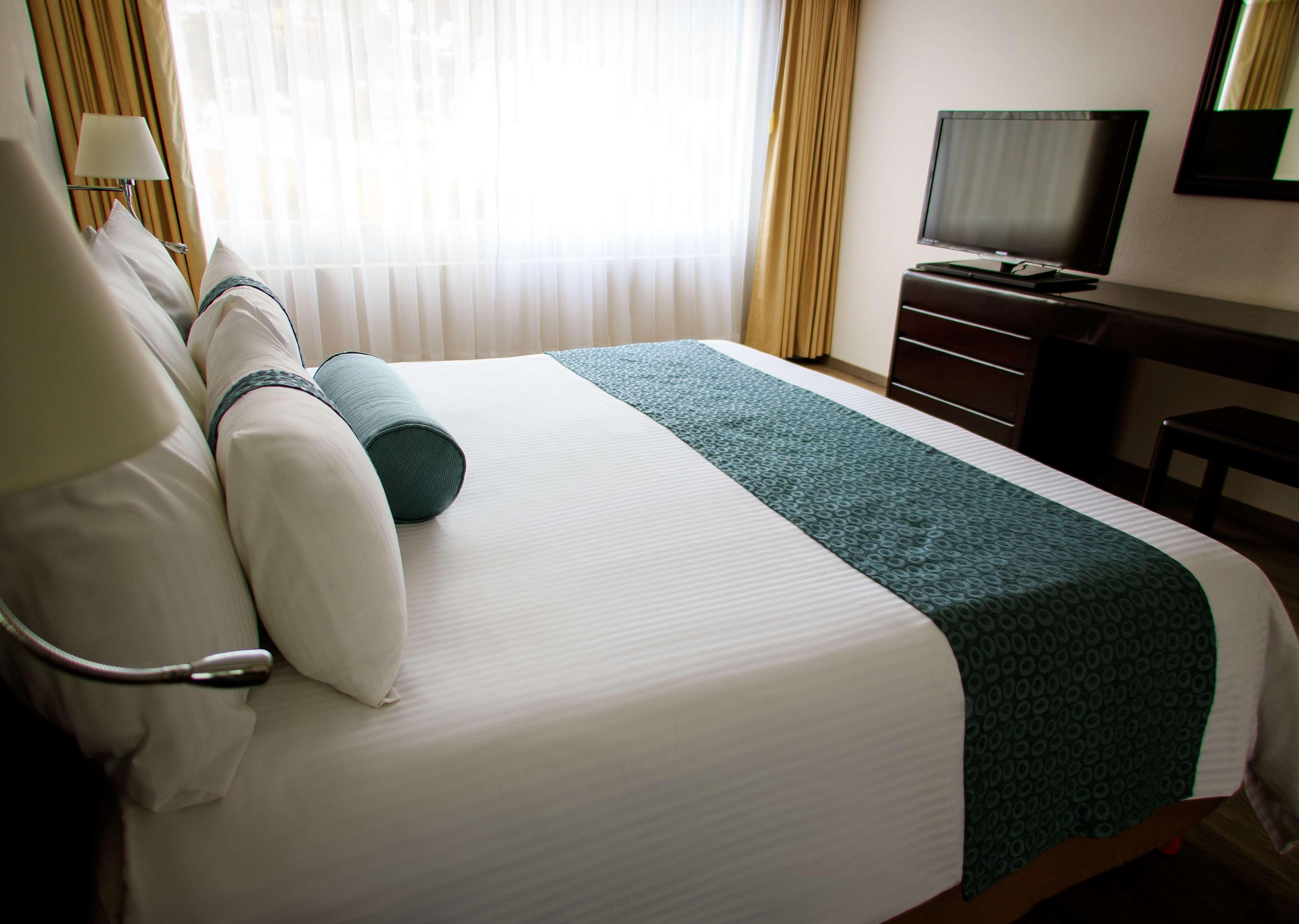 Grand Cantalagua Hotel Morelia, BW Signature Collection Exterior foto A bed runner