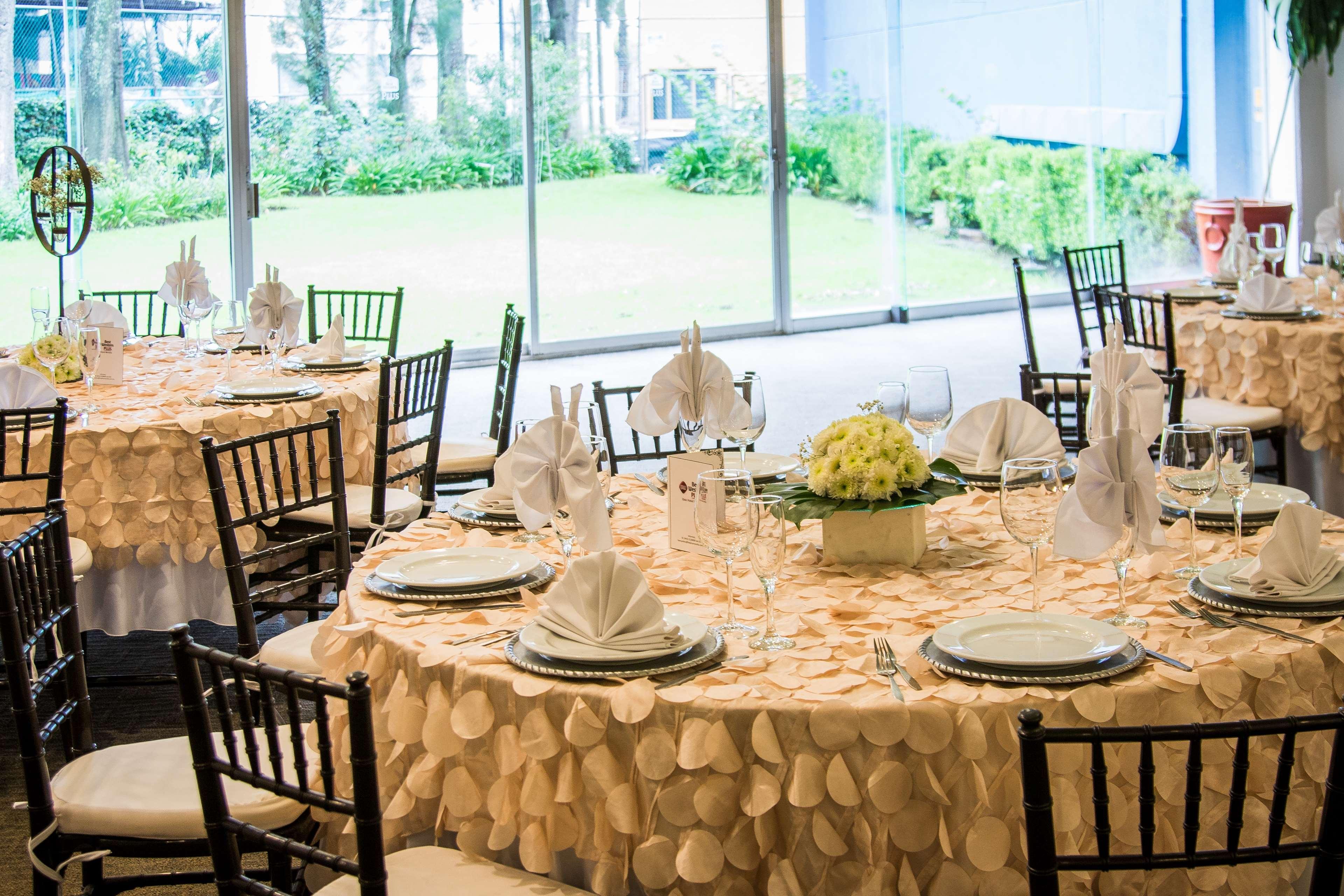 Grand Cantalagua Hotel Morelia, BW Signature Collection Exterior foto A table set for a formal dinner