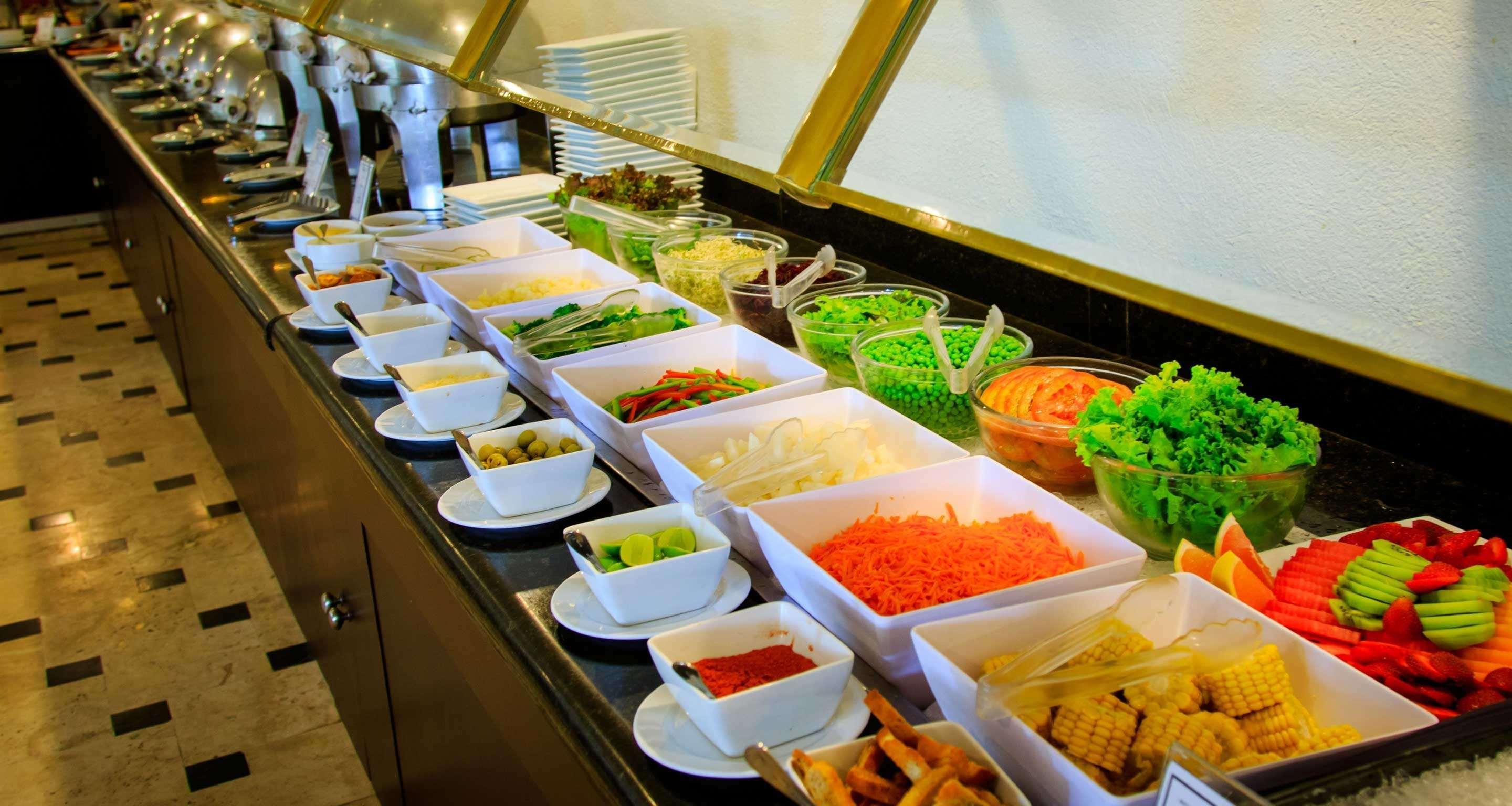Grand Cantalagua Hotel Morelia, BW Signature Collection Exterior foto A salad bar