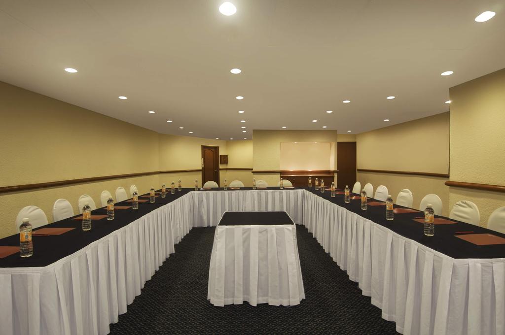 Grand Cantalagua Hotel Morelia, BW Signature Collection Negócio foto U-shaped table layout